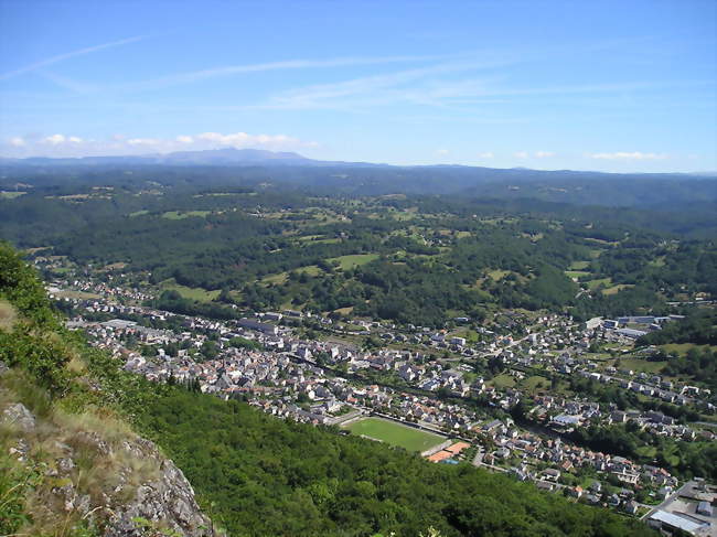 Vue sur la ville et les Monts Dore depuis les orgues - Bort-les-Orgues (19110) - Corrèze