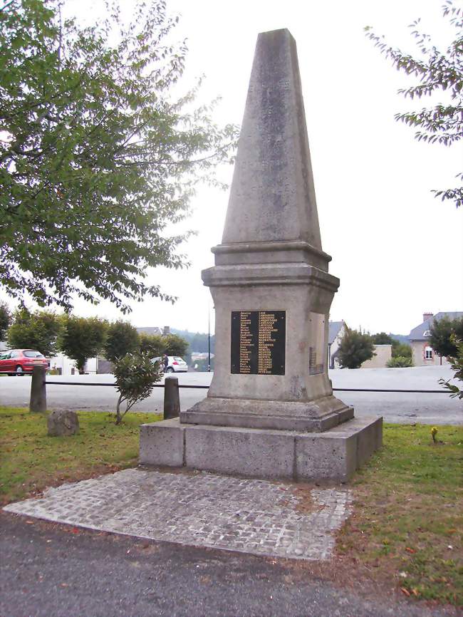 Le monument aux morts - Bugeat (19170) - Corrèze