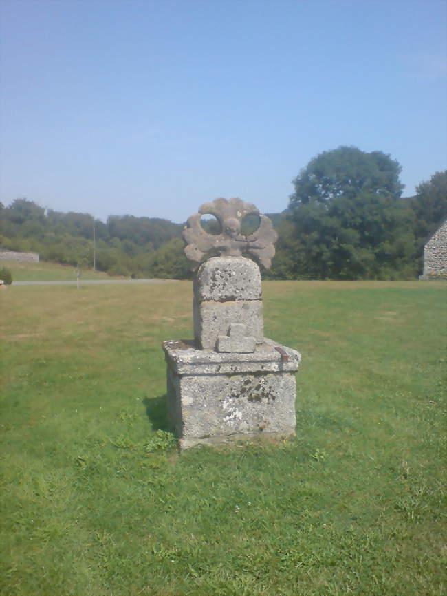 Croix monumentale du XVIe siècle - Courteix (19340) - Corrèze