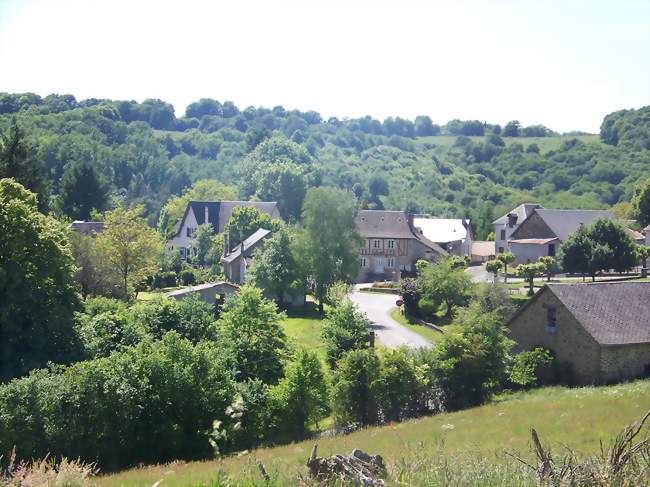 Le bourg d'Espartignac - Espartignac (19140) - Corrèze