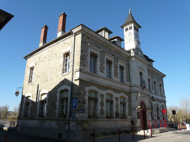 La mairie de Larche - Larche (19600) - Corrèze