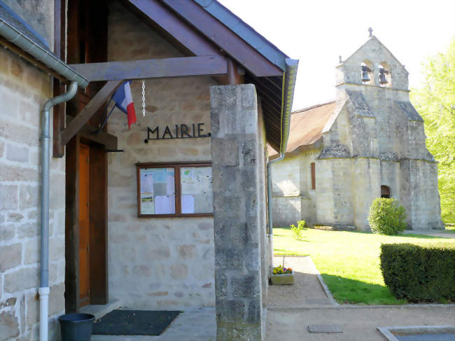 La mairie et l'église Saint-Martial - Lestards (19170) - Corrèze