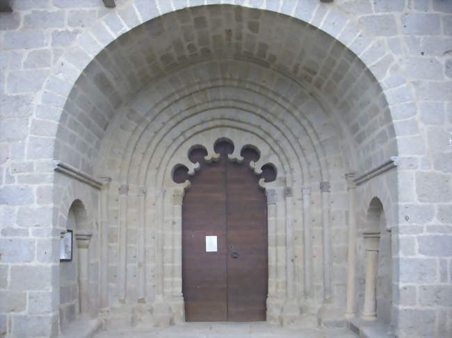Porche de l'église Saint-Martin - Margerides (19200) - Corrèze