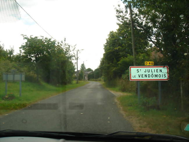 Entrée du village de Saint-Julien-le-Vendômois - Saint-Julien-le-Vendômois (19210) - Corrèze
