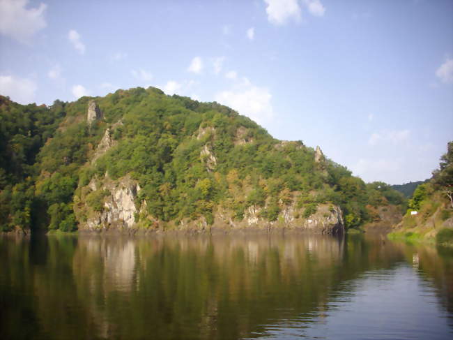 Confluence entre la Diège et la Dordogne - Saint-Julien-près-Bort (19110) - Corrèze