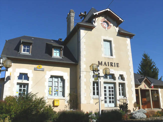 La mairie et la poste - Soursac (19550) - Corrèze