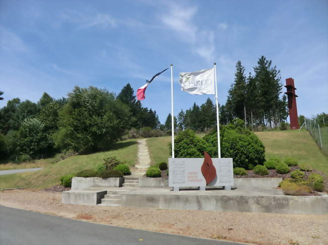 Vue du monument corrézien de la Résistance et de la Déportation à Vitrac-sur-Montane (aire de la Corrèze, A89) - Vitrac-sur-Montane (19800) - Corrèze