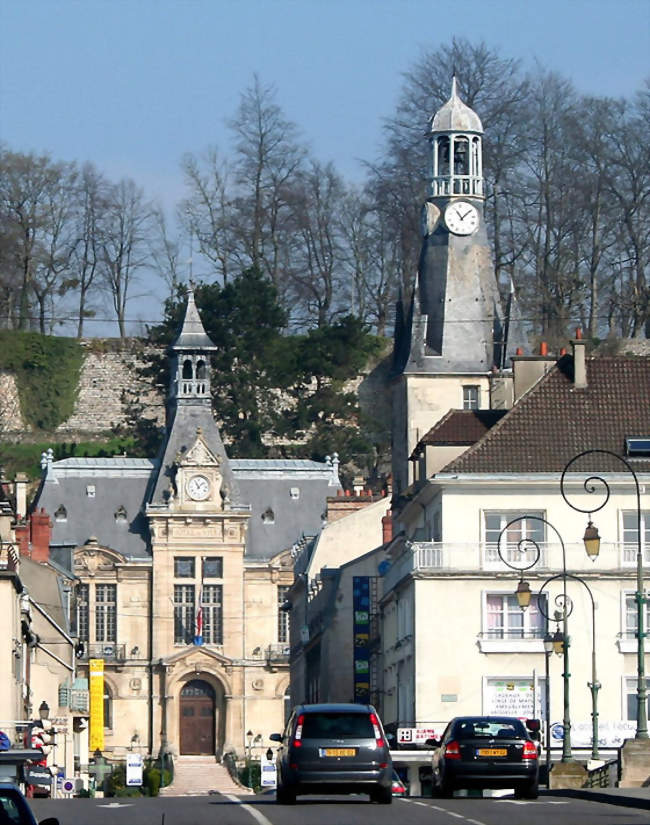 Mairie de Château-Thierry et les remparts - Château-Thierry (02400) - Aisne