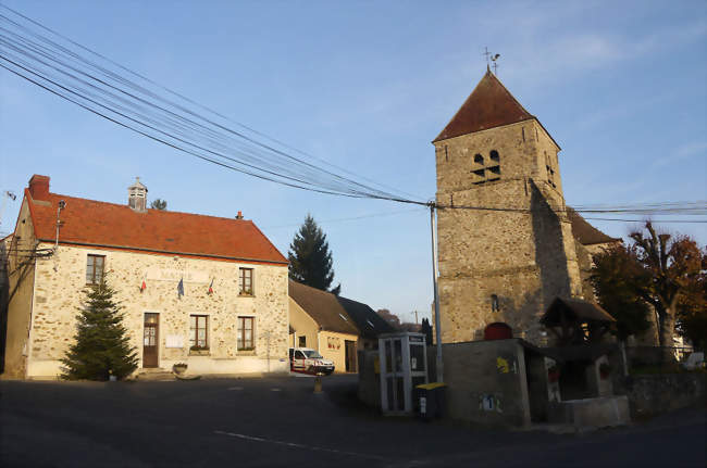 La place de l'Église à Essises - Essises (02570) - Aisne