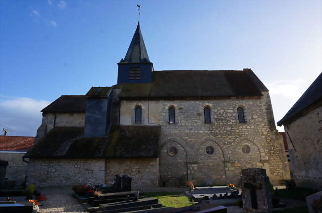 L'église de Guyencourt entouré du cimetière - Guyencourt (02160) - Aisne