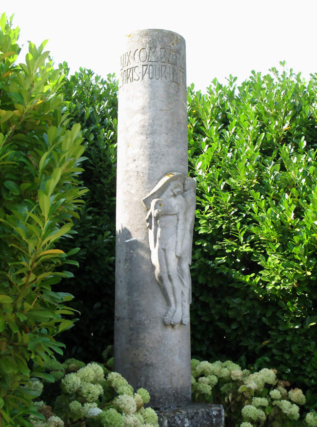 Le monument aux morts, de style peu conventionnel - Missy-aux-Bois (02200) - Aisne