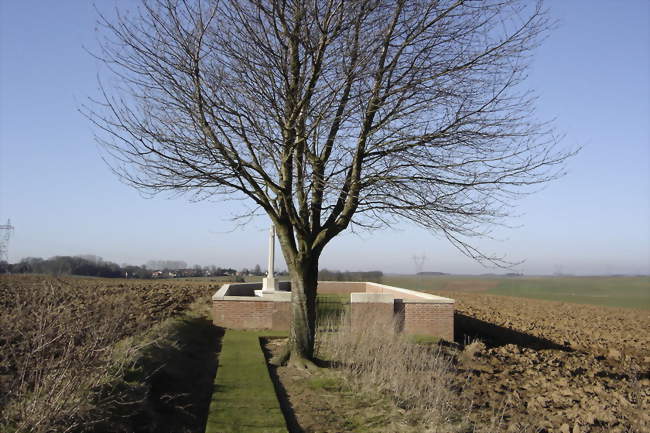 Le cimetière militaire britannique de High Tree - Montbrehain (02110) - Aisne