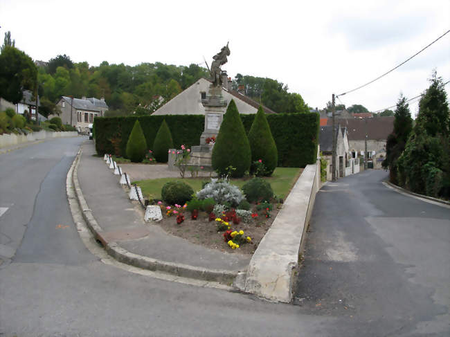 Le monument aux morts - Noyant-et-Aconin (02200) - Aisne
