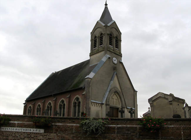 L'église, vue en léger contre-jour - Omissy (02100) - Aisne