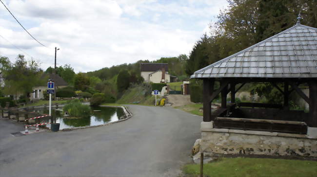 Entrée du village, mare et lavoir  - Perles (02160) - Aisne