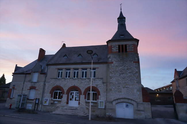 la Mairie du village - Pierrepont (02350) - Aisne