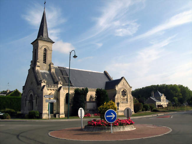Le rond-point au centre du village - Vézaponin (02290) - Aisne