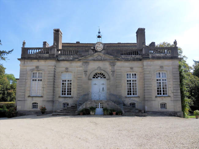 Le Château de Beaumont-sur-Vingeanne XVIIIe siècle - Beaumont-sur-Vingeanne (21310) - Côte-d'Or