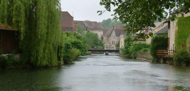 Vue sur le village - Bèze (21310) - Côte-d'Or