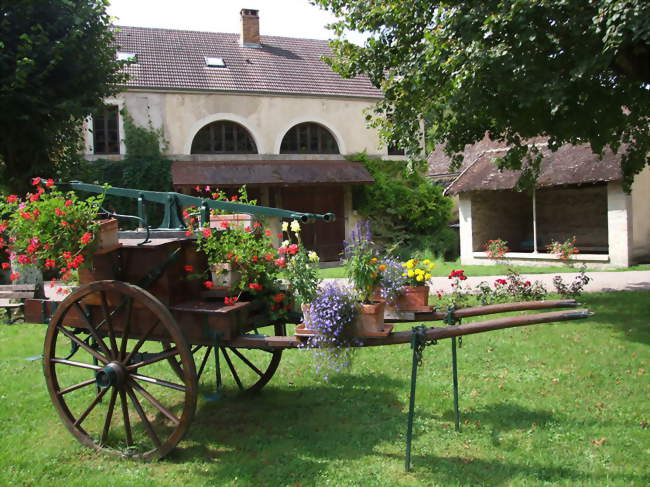 Place et lavoir de La Bussière-sur-Ouche - La Bussière-sur-Ouche (21360) - Côte-d'Or