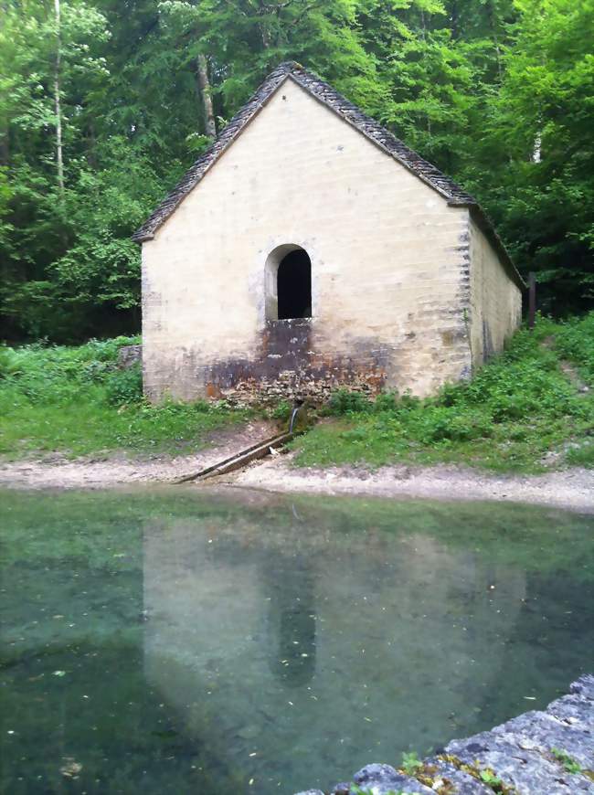 Lavoir et Fontaine des Essarts sur la commune de Curtil-Saint-Seine - Curtil-Saint-Seine (21380) - Côte-d'Or