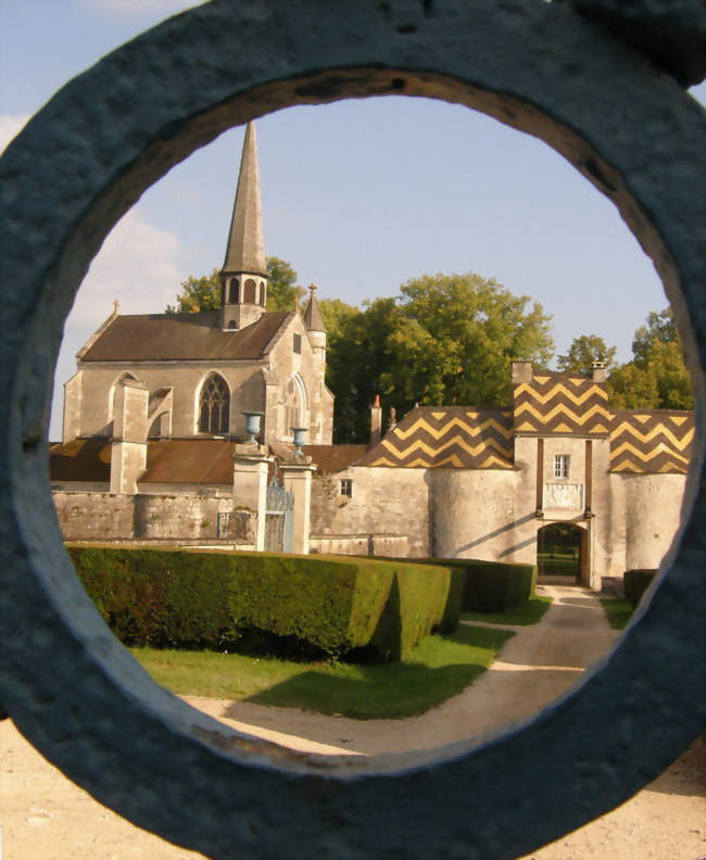 Entrée et collégiale du château de Grancey - Grancey-le-Château-Neuvelle (21580) - Côte-d'Or