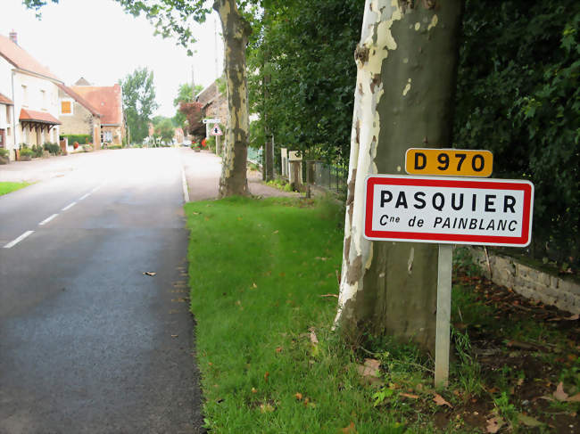 L'entrée du hameau de Pasquier sur la commune de Painblanc - Painblanc (21360) - Côte-d'Or