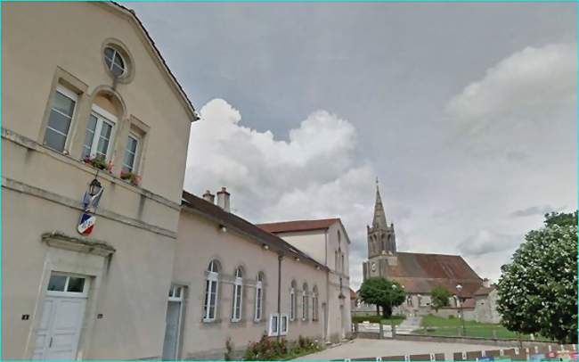 Mairie, école et église - Rouvres-sous-Meilly (21320) - Côte-d'Or
