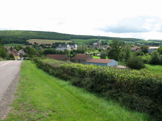 Panorama en arrivant du Nord, par la D970 - Sainte-Sabine (21320) - Côte-d'Or