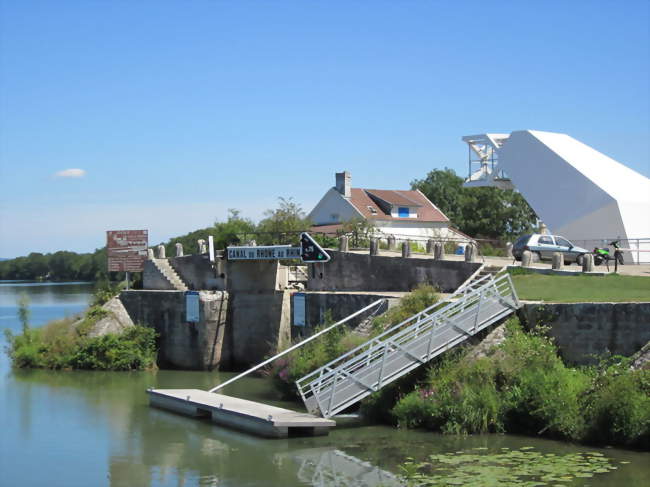 L'embouchure du Canal du Rhône au Rhin sur la Saône - Saint-Symphorien-sur-Saône (21170) - Côte-d'Or