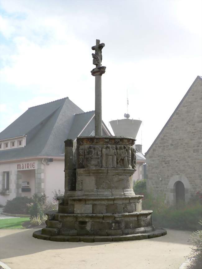 La Chaire extérieure et son calvaire - Pleubian (22610) - Côtes-d'Armor