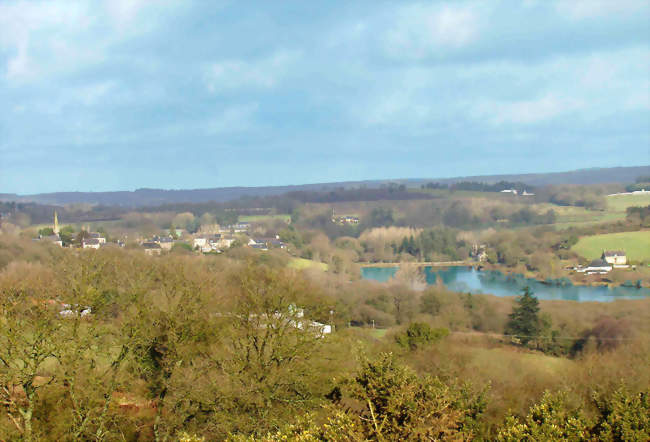 Le bourg de Saint Connan et son étang - Saint-Connan (22480) - Côtes-d'Armor