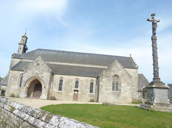 L'église Saint-Brandan et le calvaire - Trégrom (22420) - Côtes-d'Armor