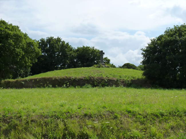 Le tumulus de Tossen ar Run - Yvias (22930) - Côtes-d'Armor