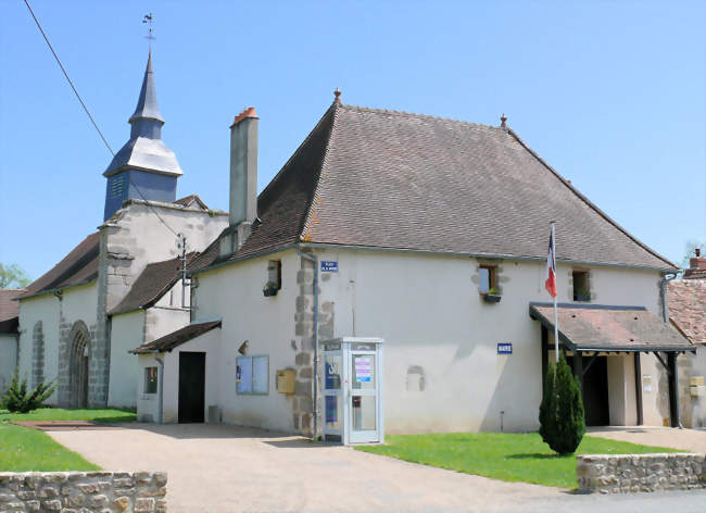 La mairie et le prieuré - La Celle-sous-Gouzon (23230) - Creuse