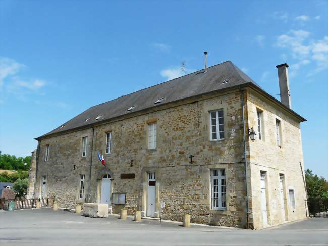 La mairie d'Azerat - Azerat (24210) - Dordogne