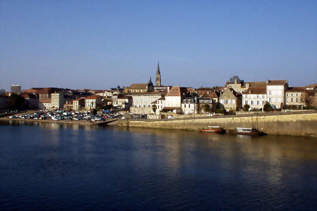 Bergerac au bord de la Dordogne - Bergerac (24100) - Dordogne