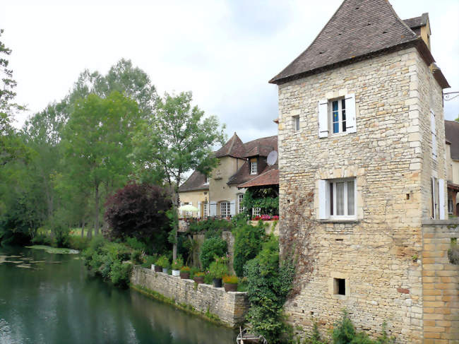 Le Céou arrose le village de Bouzic - Bouzic (24250) - Dordogne