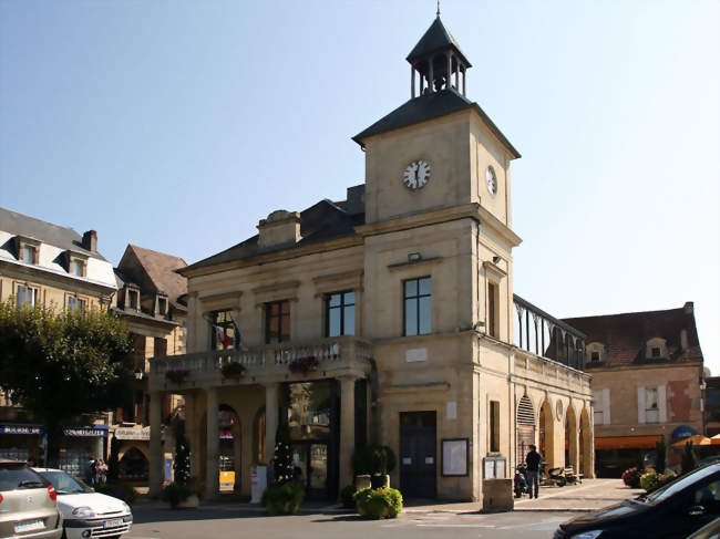 L'hôtel de ville du Bugue - Le Bugue (24260) - Dordogne