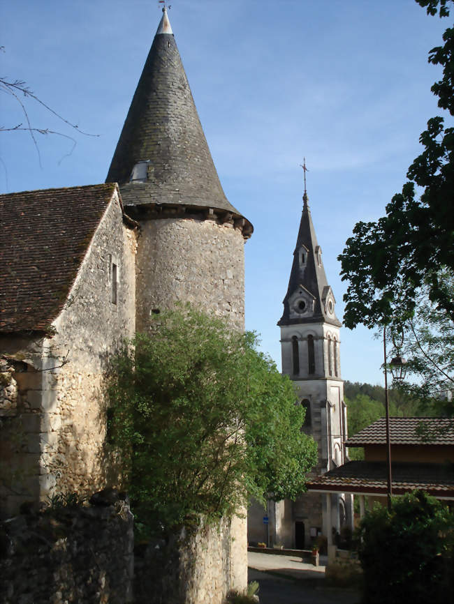 Tour et église dans le village de Campsegret - Campsegret (24140) - Dordogne