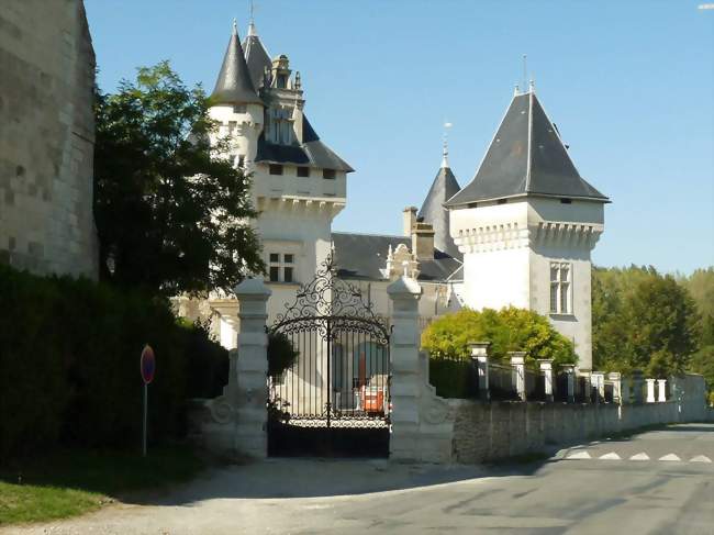 Le château de Chaumont à Champagne - Champagne-et-Fontaine (24320) - Dordogne