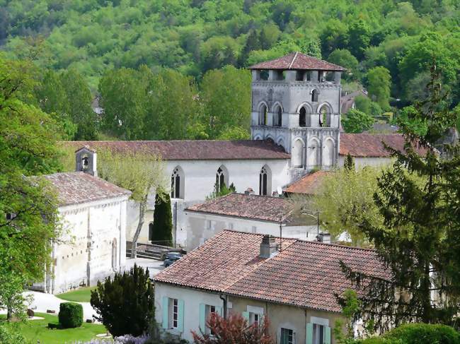 Le site de l'abbaye de Chancelade (avec la chapelle Saint-Jean à gauche) - Chancelade (24650) - Dordogne