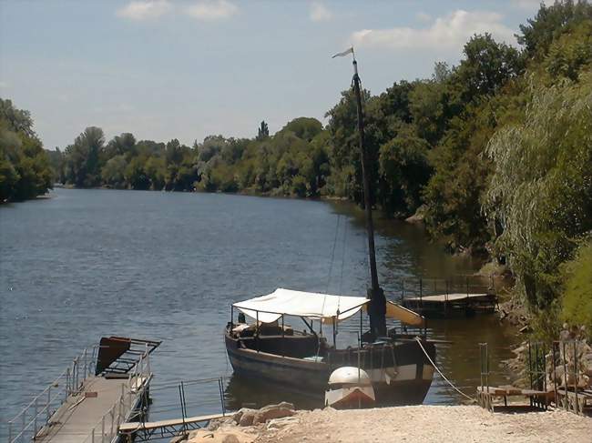 Gabarre sur la Dordogne à Creysse - Creysse (24100) - Dordogne