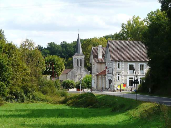 La mairie et l'église d'Eyzerac - Eyzerac (24800) - Dordogne