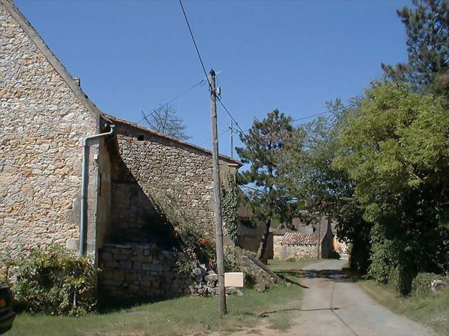 Ruelle dans le village de Faux - Faux (24560) - Dordogne