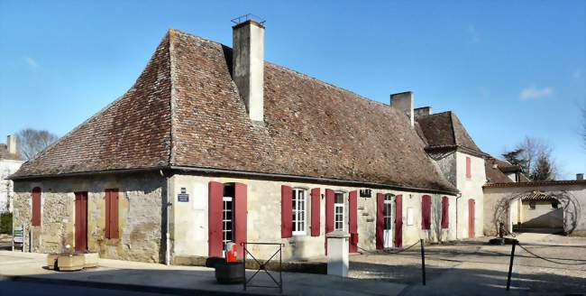 La mairie au centre du Fleix - Le Fleix (24130) - Dordogne