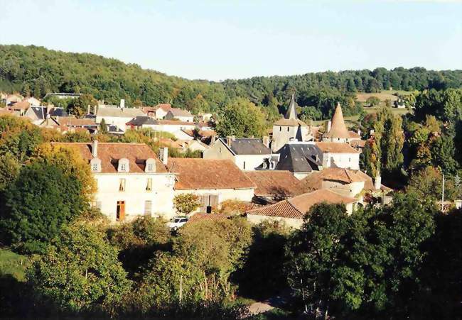 Javerlhac avec l'église et le château - Javerlhac-et-la-Chapelle-Saint-Robert (24300) - Dordogne