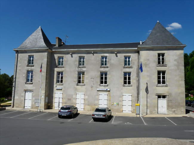 Le château de Mensignac (la mairie) - Mensignac (24350) - Dordogne