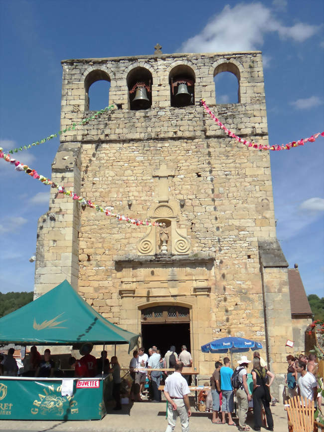 L'église Saint-Eutrope pendant le Festival des épouvantails 2012 - Meyrals (24220) - Dordogne