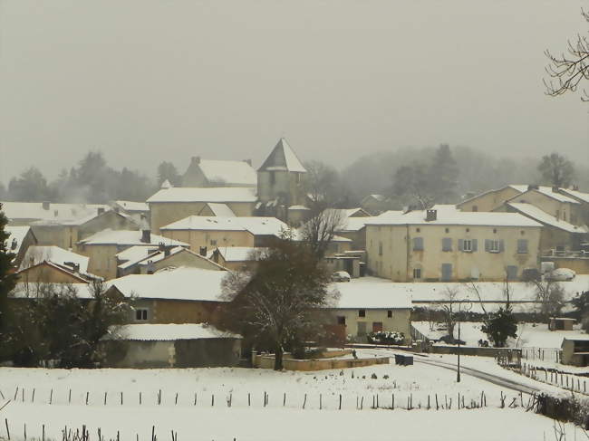 Le village de Milhac-de-Nontron sous la neige - Milhac-de-Nontron (24470) - Dordogne